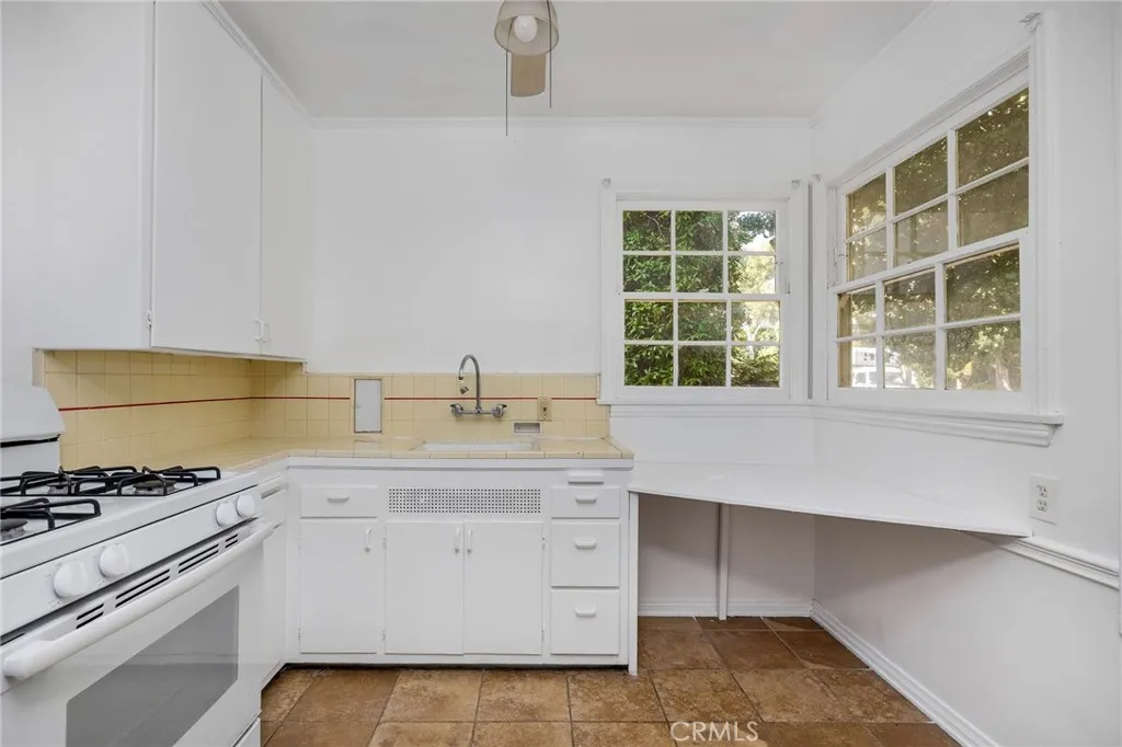 10372 Ashton Avenue, Los Angeles, California 90024 home-pic-10